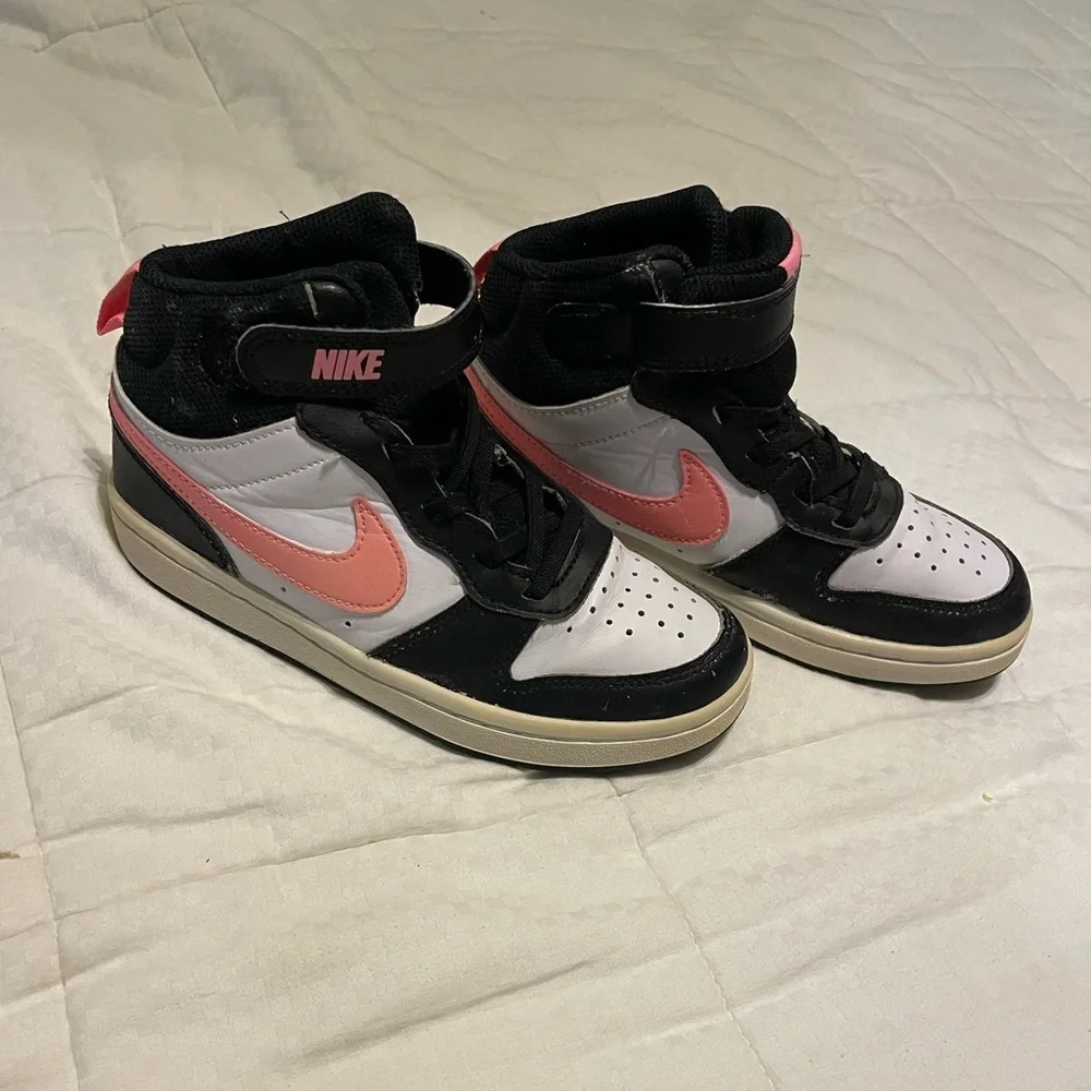 Nike Kids Court Borough Mid 2 Sneakers Black White Sunset Pulse Pink‎ Size 1Y